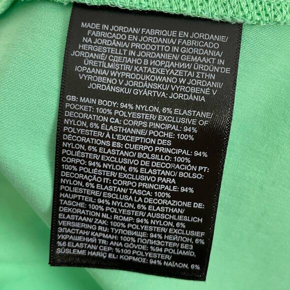 The North Face Women's Classic V Short in Spring Bud NWT Size 1X - Picture 4 of 4